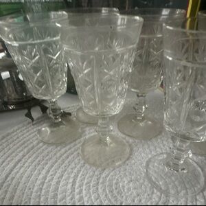 Elegant Crystal Wine Glass Set